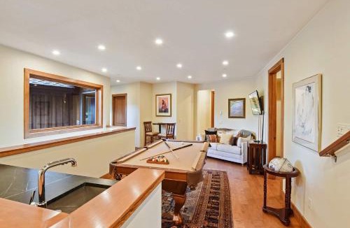Lake Forest House | Luxury Mountain Chalet Deck w BBQ & Lake Views