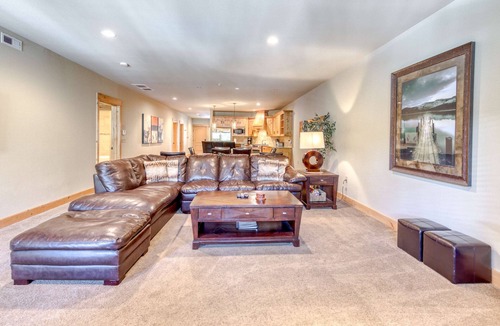 Government Camp Condo | Luxury mountain condo withshared pool & hot tub, patio, & easy ski access