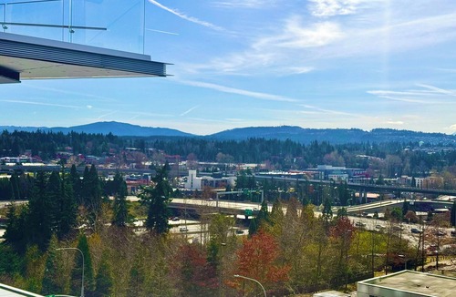 Wilburton Condo | Luxury Patio Suite + Pool + Gym + Lounge + Wi-Fi + Free Parking