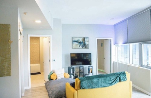 Wilburton Condo | Luxury Patio Suite + Pool + Gym + Lounge + Wi-Fi + Free Parking