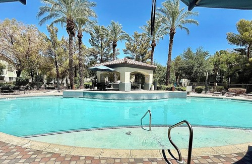 Paradise Valley Apartment | Luxury Plus: Fifty Shades of Vegas. Cozy, Clean, and Stylish. 1bed,1bath.