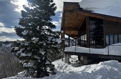 Silver Summit Cabin | Luxury Private Cabin. Spectacular setting! Amazing Views, 80 acres, Hot Tub
