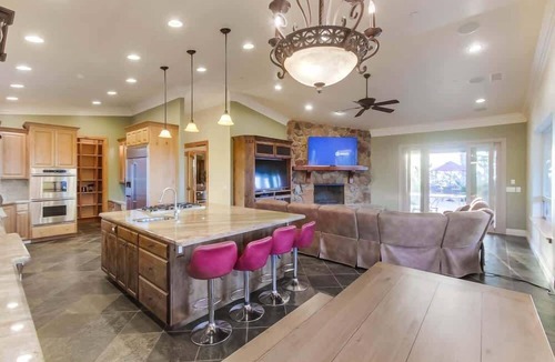 Lakeside House | Luxury Private Estate | Pool & Pickleball Court