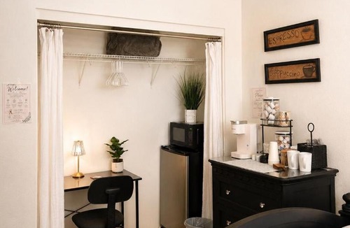 Tracy House | Luxury Queen Suite