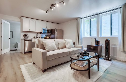 Pico Condo | Luxury Remodel – Walk to Beach & 3rd St Promenade