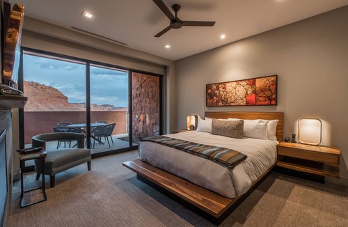 Ivins House | Luxury Service 3 Kings and Bunks & PRIVATE Pool - Sleeps 12 - Daily HK