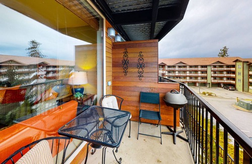 Chelan Condo | Luxury Suite w/Balcony, Mountain & Lake Views, Pool/Hot Tub, 2 Parking Spaces