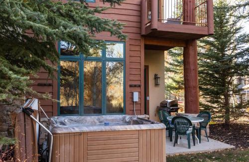 Park Meadows House | Luxury Townhome, Private Hot Tub