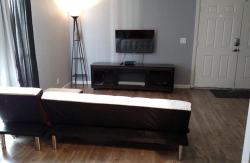Paradise House | luxury townhouse near the strip - very modern