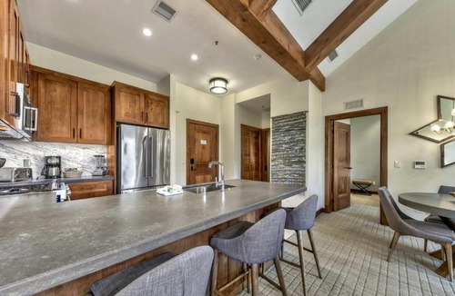 Lakeside Park Apartment | Luxury Two Bedroom Residence steps from Heavenly Village condo