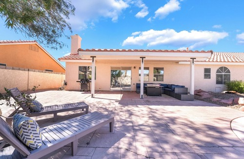 Las Vegas House | Luxury Vegas Escape, Pool, Playroom & Master Bedroom Suite/w Jacuzzi Tub