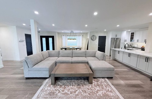 Canoga Park House | Luxury Villa 5BR Pool, Spa, Dry Sauna Oasis