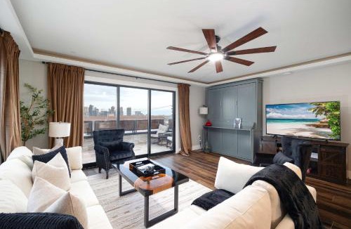 Middletown House | Luxury Villa w Ocean & Downtown Views