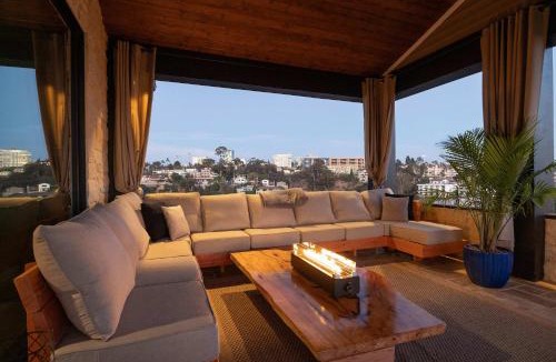 Middletown House | Luxury Villa w Ocean & Downtown Views