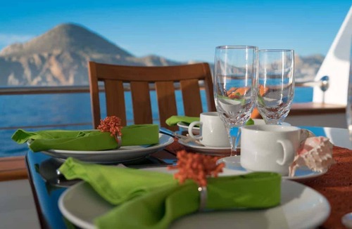 Las Garzas Boat Rental | Luxury Yacht in La Paz