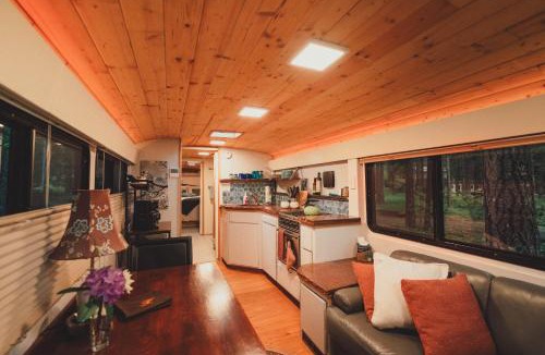 Sunny Valley House | Madrone Hideout Artist Bus Retreat at Azalea Grove Getaway
