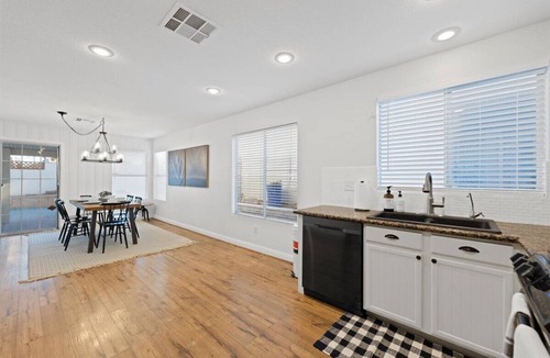 Centennial Hills House | Majestic Pine 4bd/3 bath Wifi Pool BBQ grill