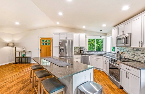 Longbranch House | Make long-lasting vacation memories at Serenity Bay Retreat