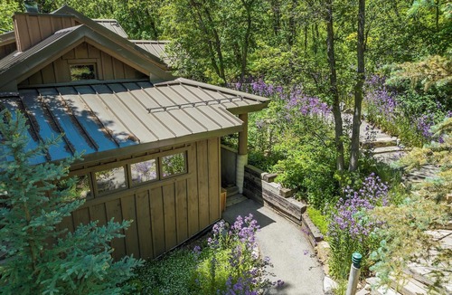 Sundance Cottage | Mandan Upper 1 bedroom Cottage, Wood Burning Fireplace, 4 min walk to Resort