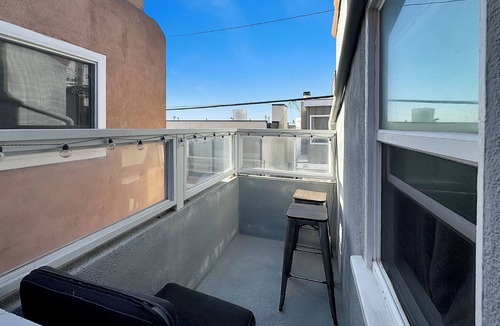 El Porto Apartment | MANHATTAN BEACH Peaceful 2 bedroom steps to the beach