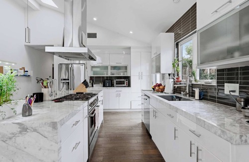 Mar Vista House | Mar Vista 3BR | Yard + Gym | Near Venice | C&C