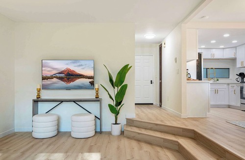 Bridle Trails House | Marbella Lane-Cozy Luxury Townhome near Microsoft
