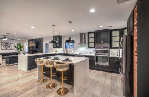 Enterprise House | Mardon 4000sf Pool Villa with Sauna Theater