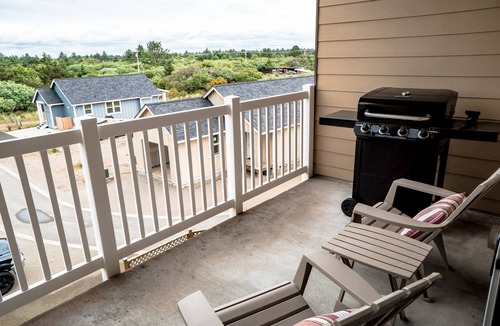 Ocean Shores Condo | Maritime Refuge Condominium - Oyhut Bay Seaside Village