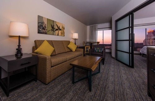 Civic Core Apartment | Marriott Vac Club, 1 BR SUITE, Kitchenette, Sleeps 4, 17min walk Conv. Ctr.
