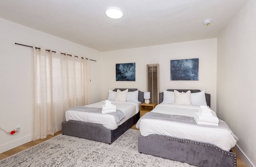 Pico - Robertson House | Marvelous 3-bedroom Condo in Beverly Hills