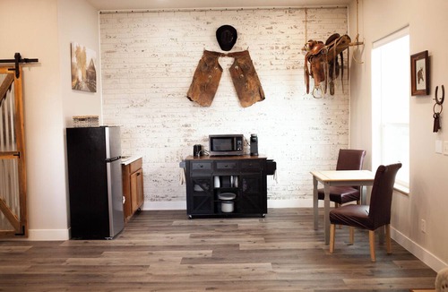 Salina Apartment | Marvelous western themed studio with AC in charming Salina.
