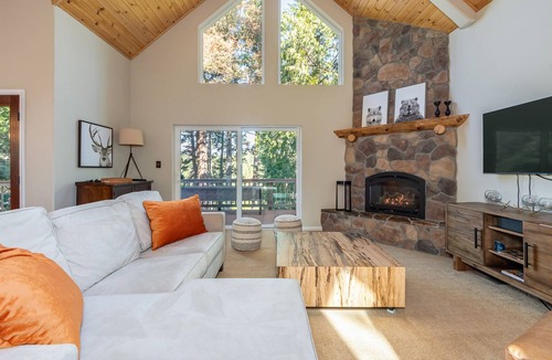 Arnold Cabin | Masons Lair - Private Hot Tub/BLS