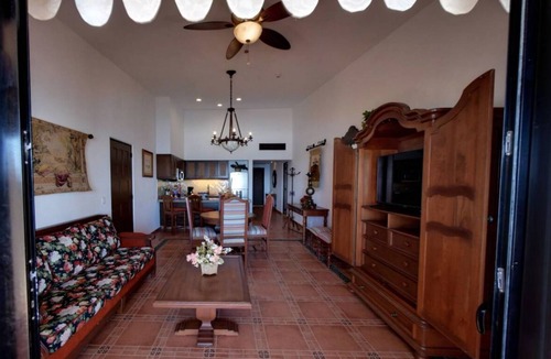 Cabo San Lucas Apartment | Master One Bedroom at Hacienda Encantada
