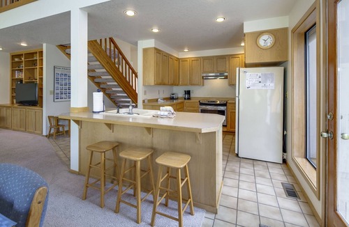 Deer Park House | Maury Mountain 36 - Cozy! Hot Tub, SHARC Passes