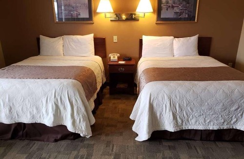 Aberdeen Hotel | Maximum Comfort! Comes with Free Breakfast & Parking, Pet-friendly Property!