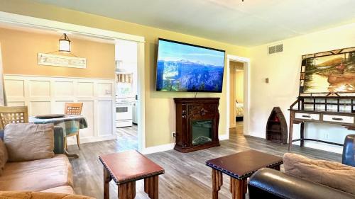 Cascadia House | McKenzie River Mountain Resort