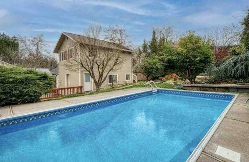 Medford Apartment | Medford Home and 2 Condos With Pool and Hot tub
