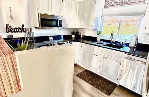 Oak Harbor House | Memorable Ocean View Sunsets Near Beach & Town Vacation Escape w Activities