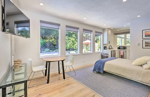 Linfield Oaks Apartment | Menlo Park Studio ~ 2 Mi to Stanford University