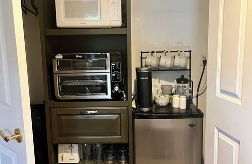 Mercer Island House | Mercer Island 1-bedroom plus sofa bed w/view of Seattle for World Cup getaway!