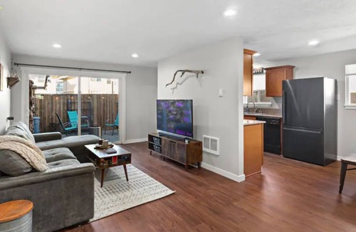 Aloha House | Merlot on Merlo-Wine Country Theme 3 bd 2 bth