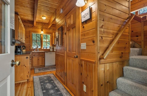 Camp Sherman Cabin | Metolius River Resort Cabin 2 – Nature Escape