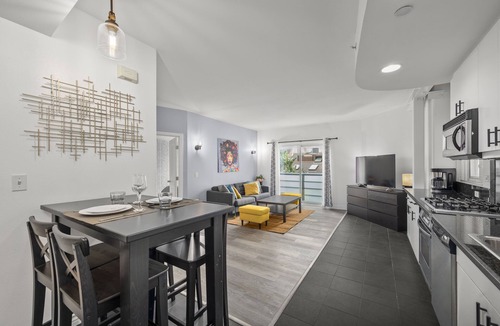 East Village Apartment | Metropolitan Haven: 1+1 Deluxe Suite Downtown SD