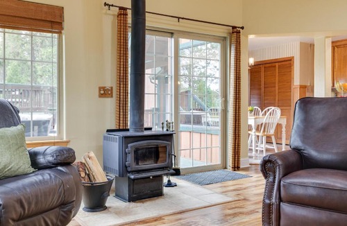 Sierra Village House | Mi-Wuk Village Vacation Rental w/Multi-Level Deck
