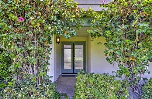 Sunrise Villas House | Mid-Century Mod Palm Springs Home w/ Patio!