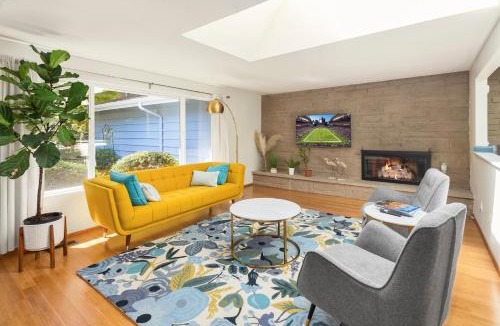 Lake Forest Park House | Mid century modern air conditioned retreat with expansive garden