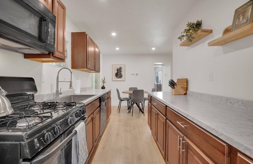 Modesto House | Mid-Century Modern | 2BR