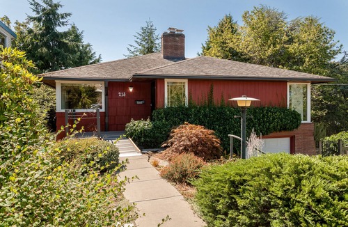 Fremont House | Mid-century modern home with canal & mountain views, & great location