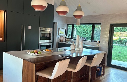 Roseville - Fleet Ridge House | Mid-Century Modern Retreat Near Ocean & Bay