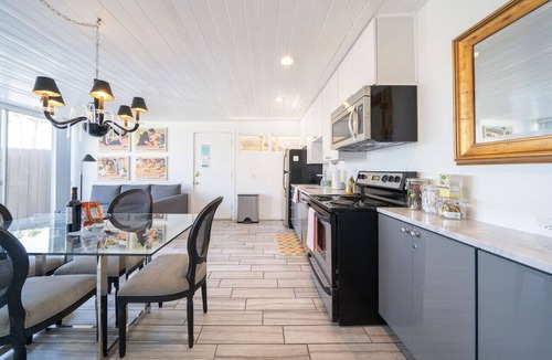 Twin Palms Condo | Mid-Century Modern Gem with a BBQ Patio